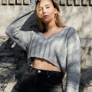 Garage Victoria Crop Sweater [GREY]